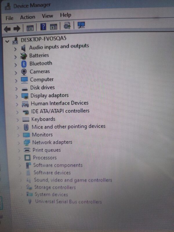 Device Manager window showing various hardware categories on a desktop, including audio, batteries, and Bluetooth.