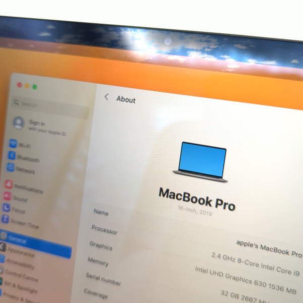 MacBook Pro settings screen showing model details, including processor, graphics, and memory specifications.