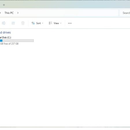 File Explorer window showing local disk storage space, 198 GB free of 237 GB, with navigation pane on the left.